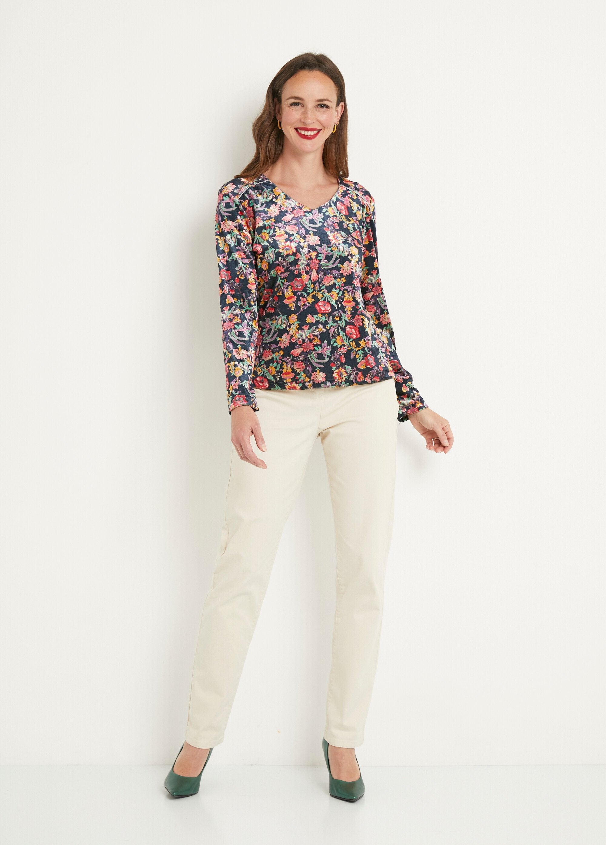 Camiseta_corta_de_terciopelo_floral_con_cuello_en_V_Marine_et_rose_SF1_slim