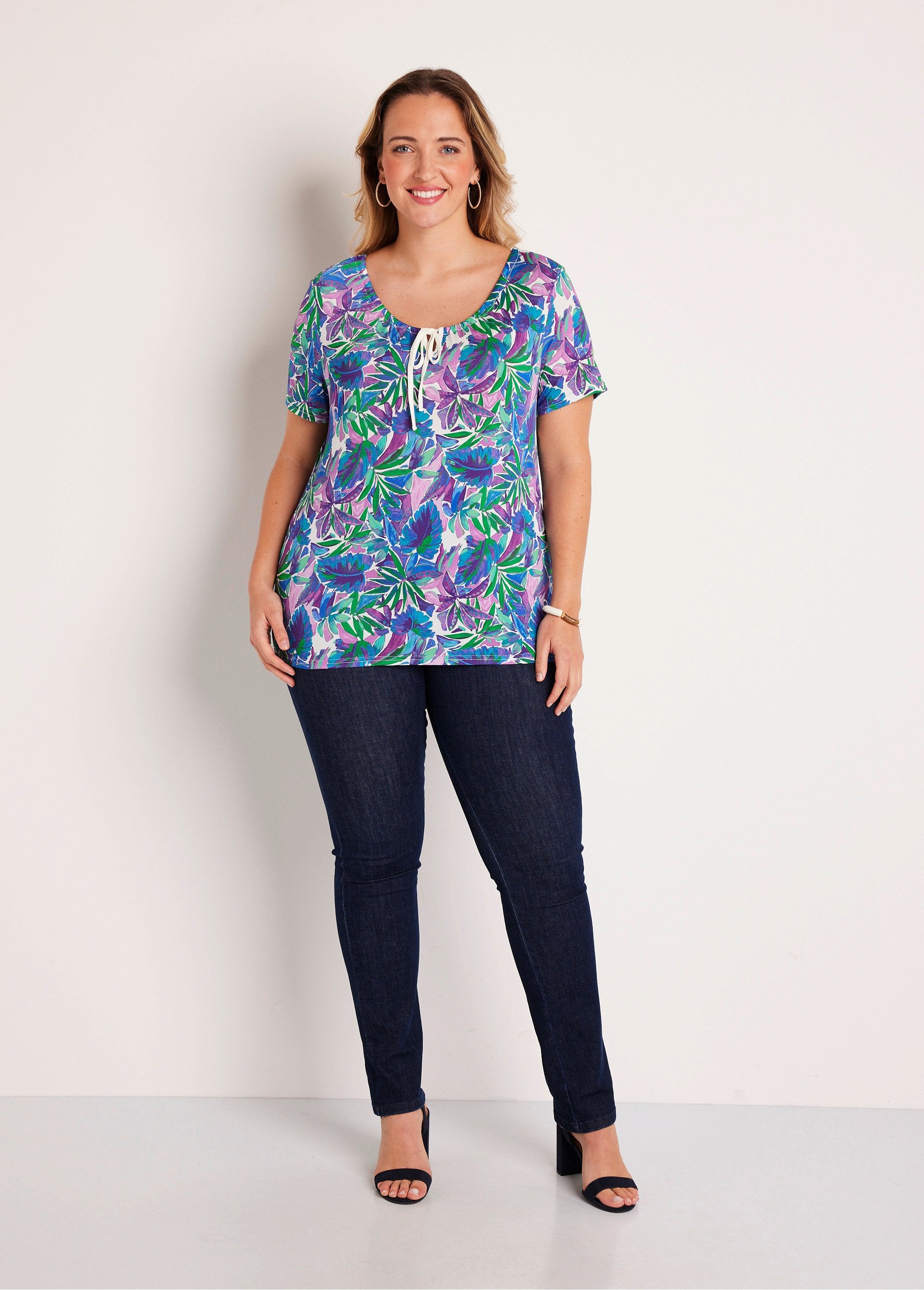 Camiseta_recta_de_flores_de_manga_corta_parma_y_azul_SF1_curvy