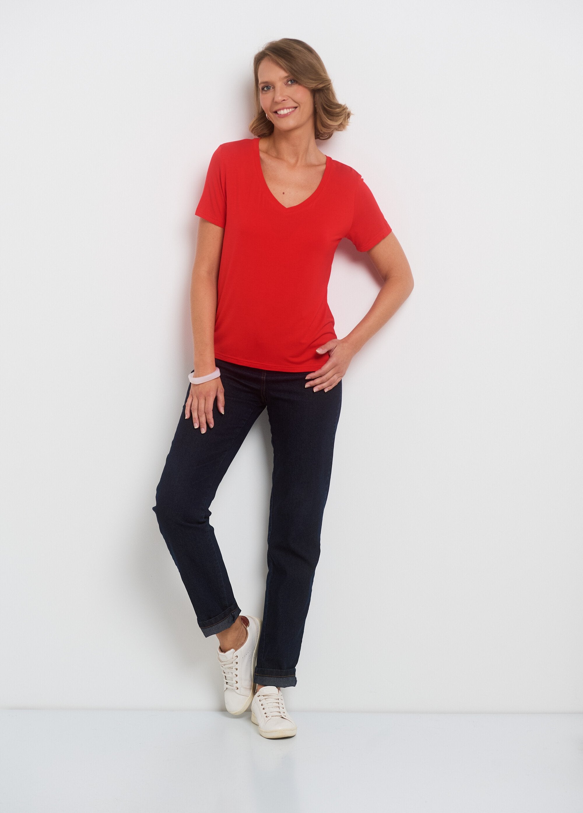 Camiseta_fluida_de_manga_corta_y_cuello_en_V_Rojo_SF1_slim