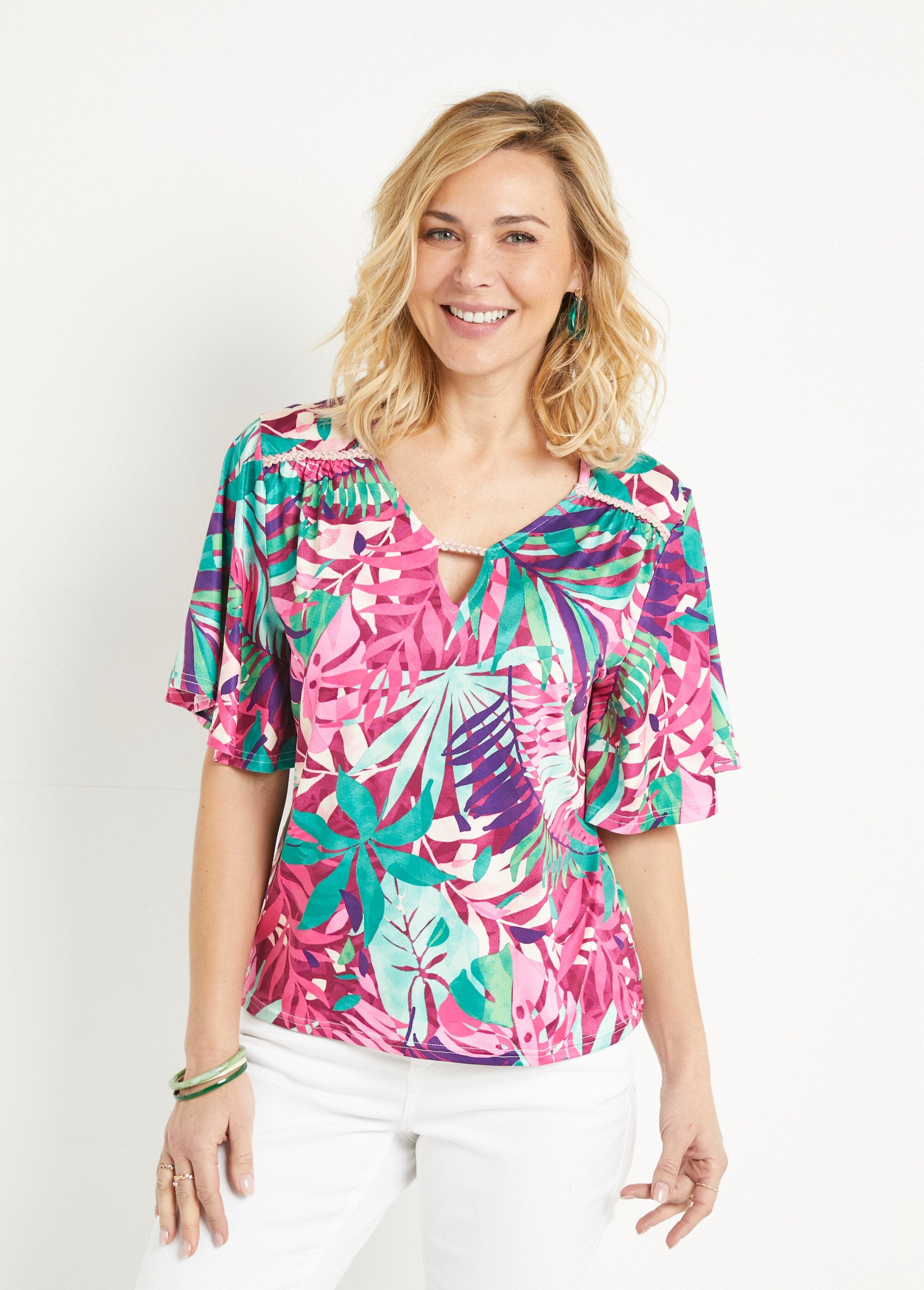 Camiseta_con_estampado_tropical_y_mangas_de_mariposa_Multicolor_FA1_slim