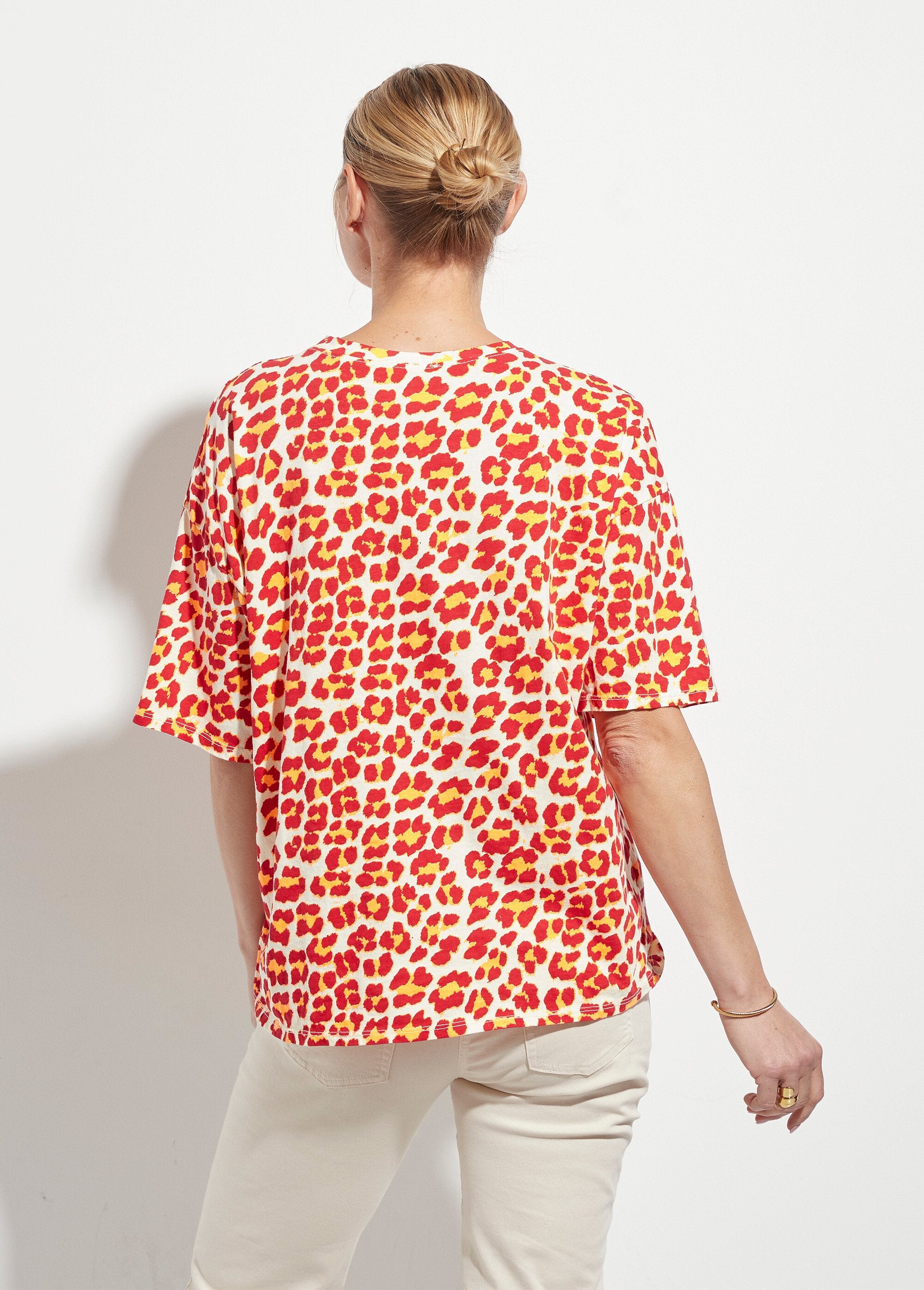 Camiseta_de_manga_corta_con_estampado_de_leopardo_neón_Rojo_y_naranja_DO1_slim
