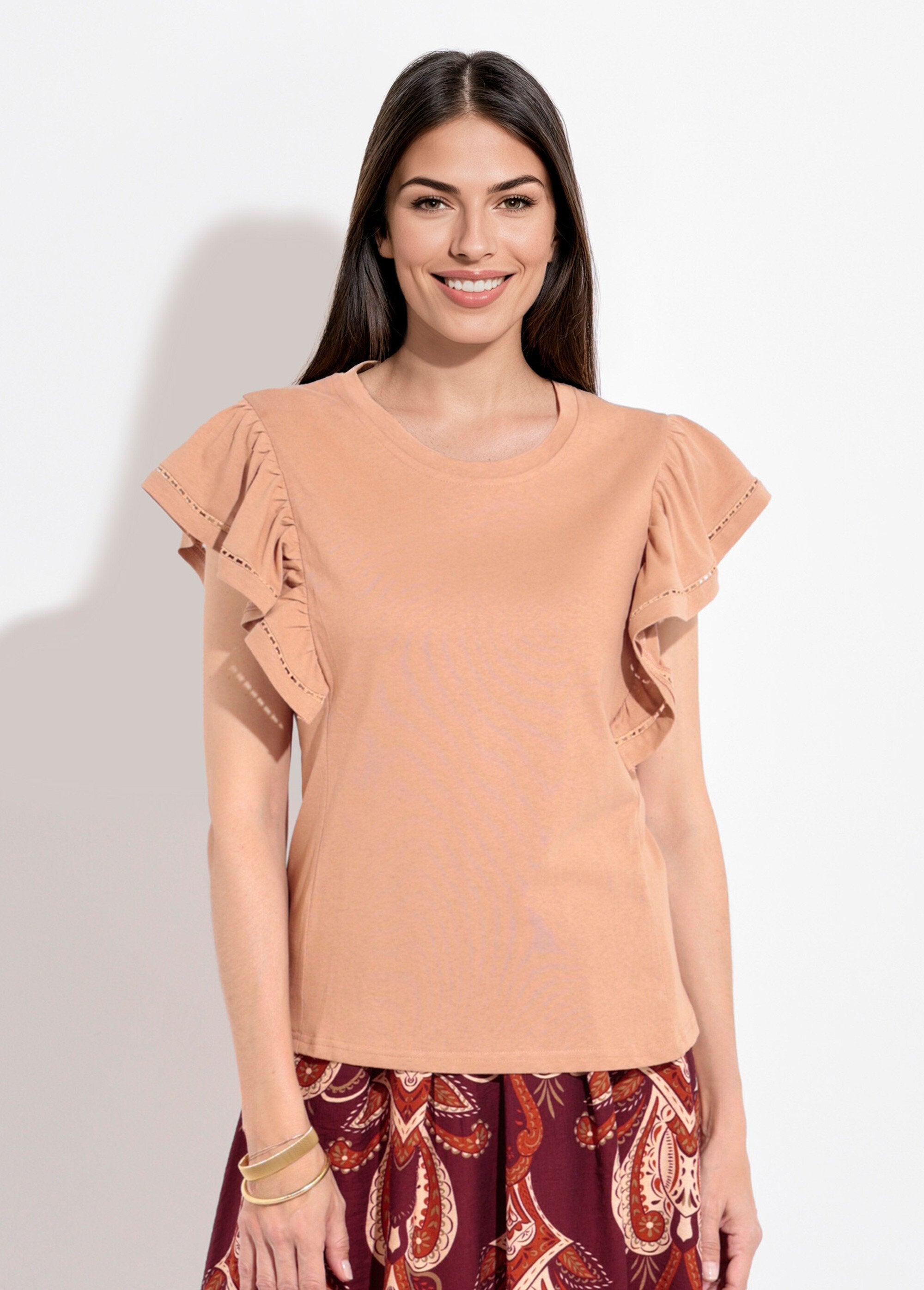 Camiseta_de_manga_corta_con_volantes_calados_camello_FA1_slim