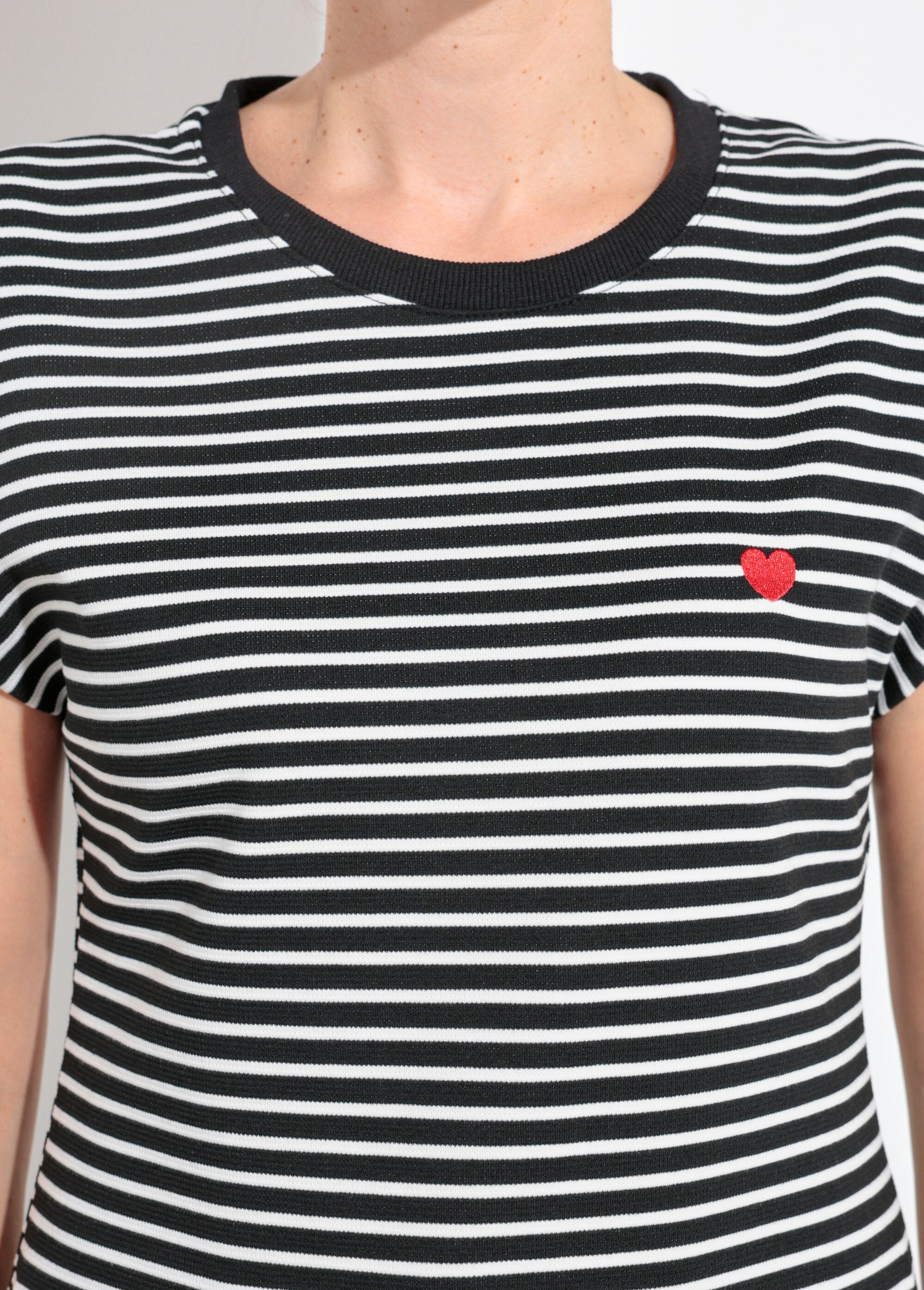Camiseta_de_rayas_en_relieve_con_mangas_kimono_Raya_blanca_y_negra_DE1_slim