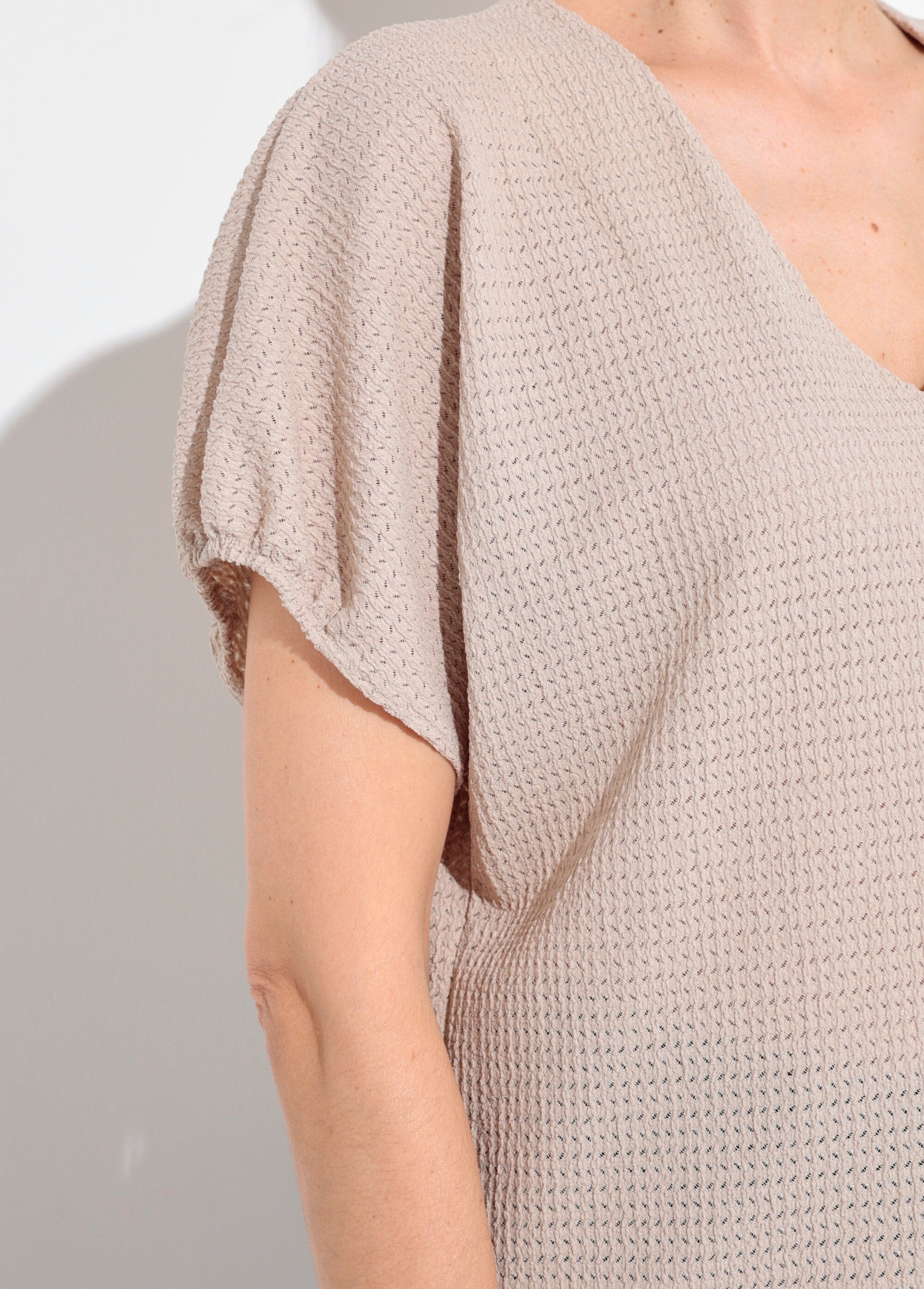 Camiseta_texturizada_con_mangas_elásticas_Cadena_DE2_slim