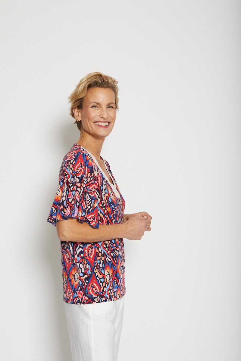 T-shirt_court_ample_finition_macramé_Bleu_et_rouge_DR1_slim