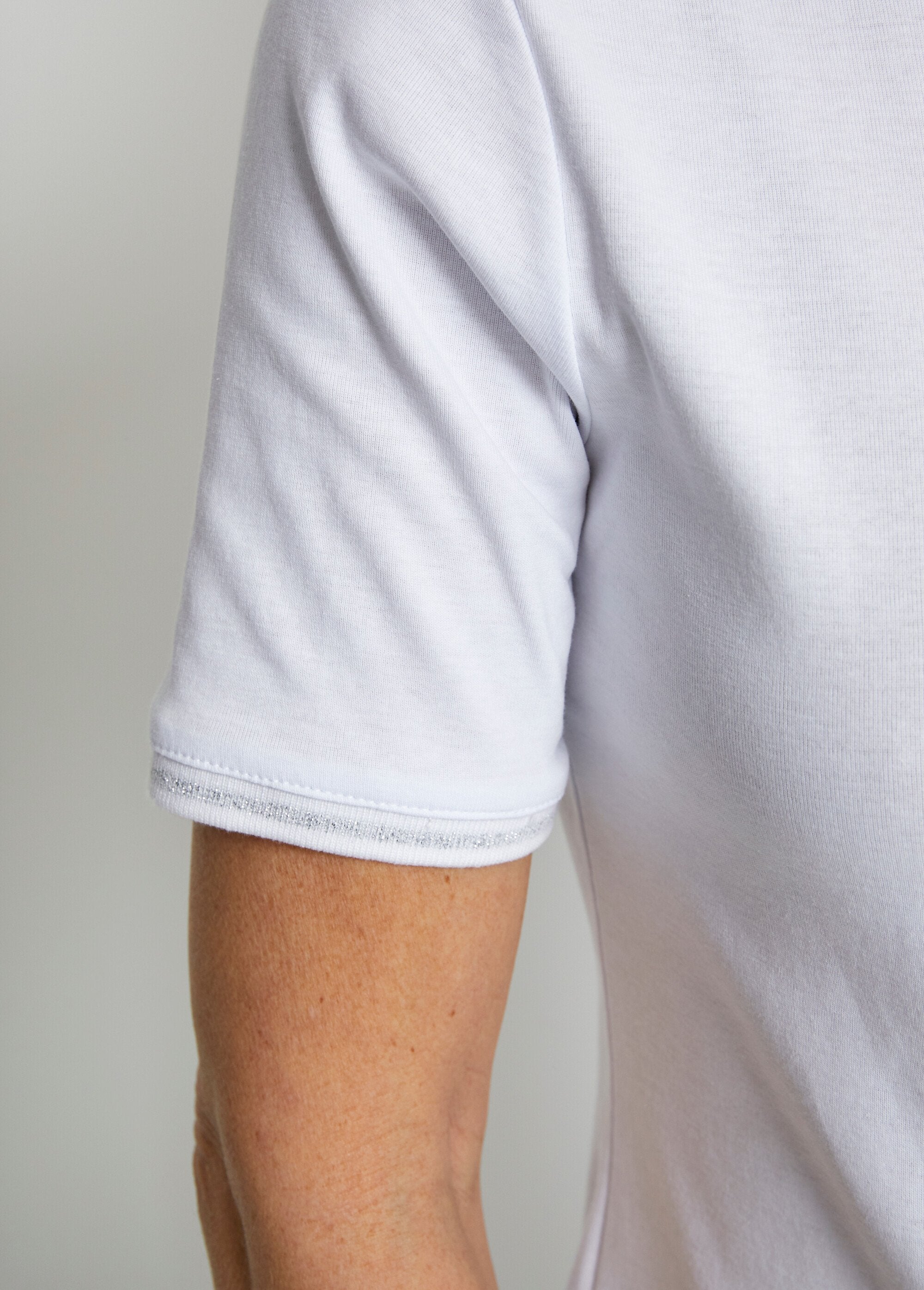 Camiseta_de_punto_con_cuello_de_polo_Blanc_DE4_slim