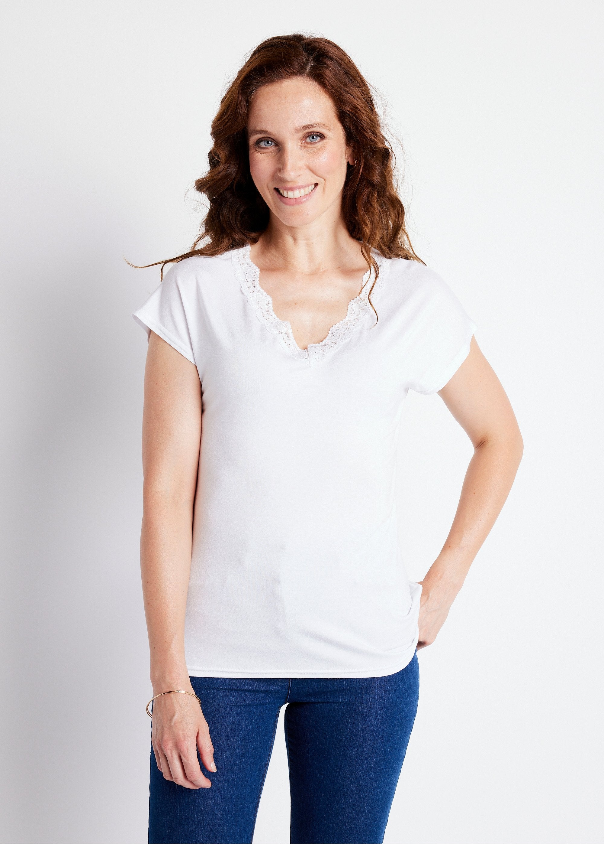 Camiseta_corta_de_encaje_elástico_Blanco,_Blanca_FA1_slim