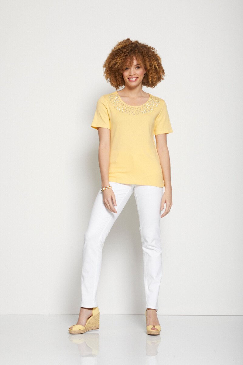 Camiseta_de_punto_de_algodón_con_tachuelas_AMARILLO_SF1_slim