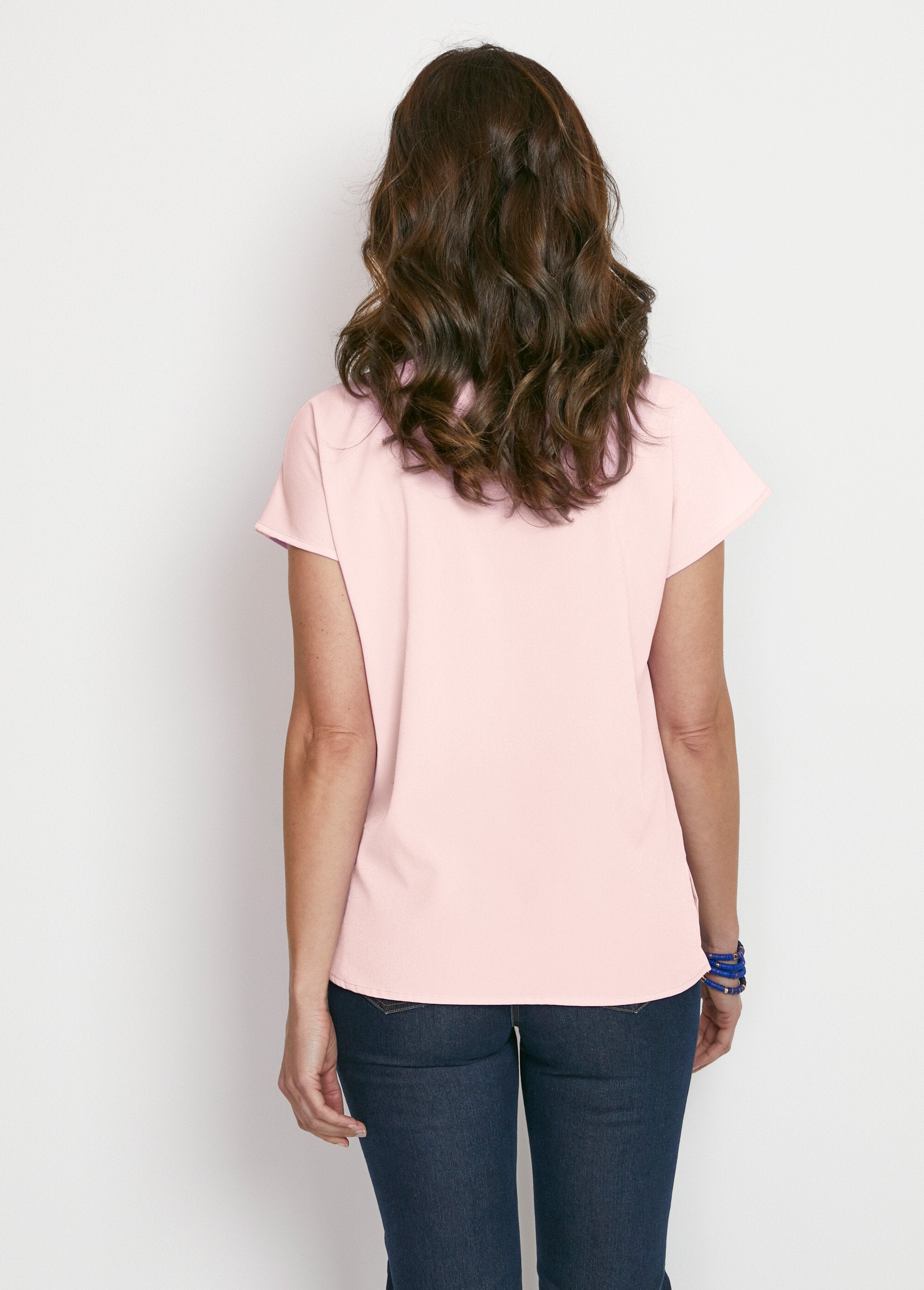 Top_de_manga_larga_con_cuello_redondo_bordado_rosa_la_DO1_slim