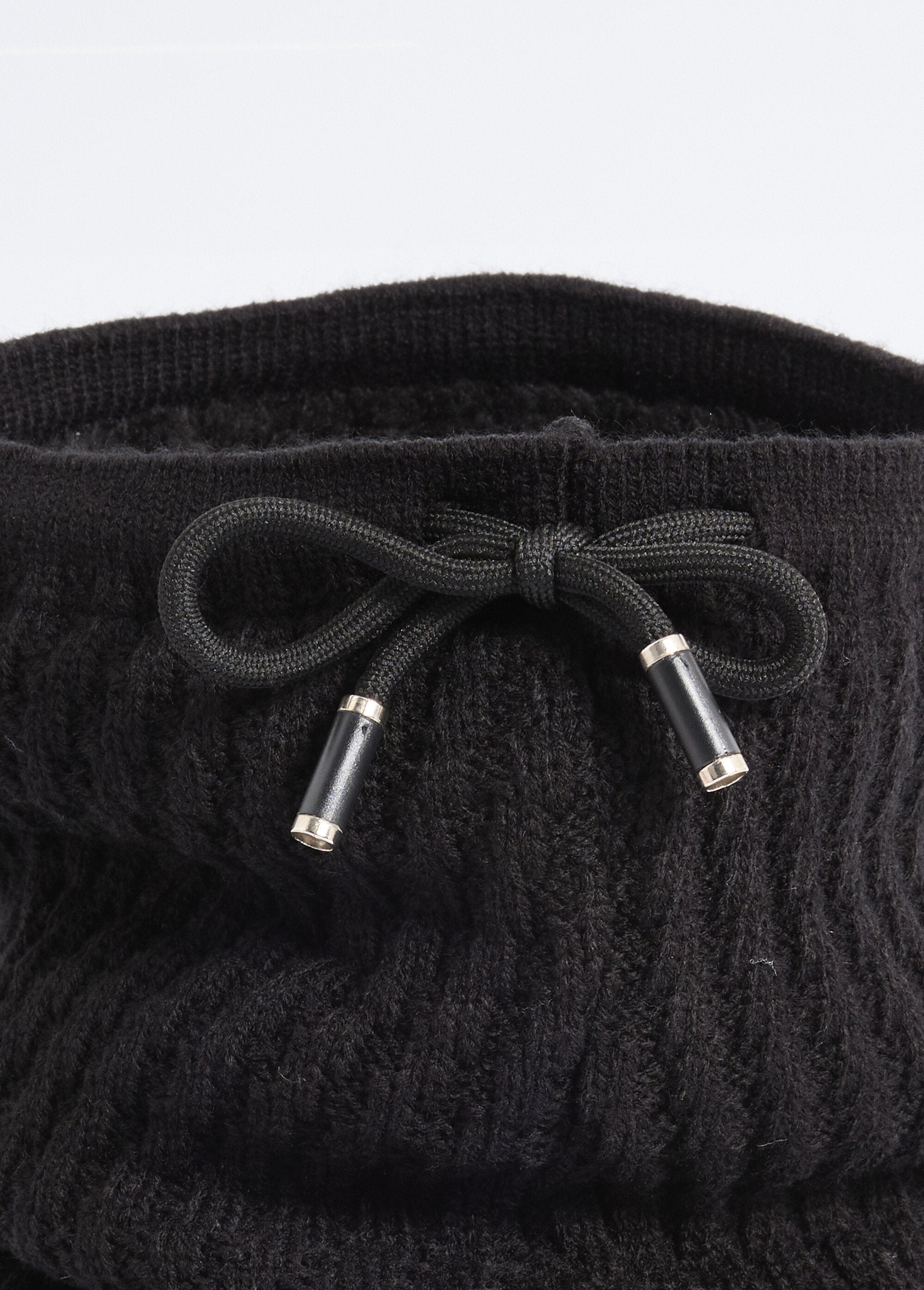 Calentador_de_cuello_de_punto_y_sherpa,_crestas_Negro_DE1_slim