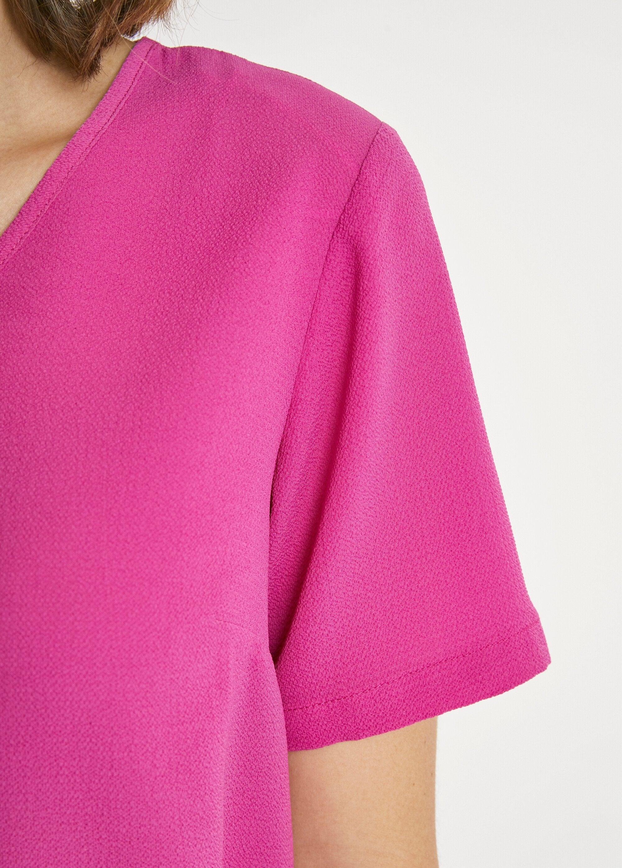 Túnica_holgada_de_largo_medio_en_tejido_de_crepé_fucsia_liso_DE2_slim
