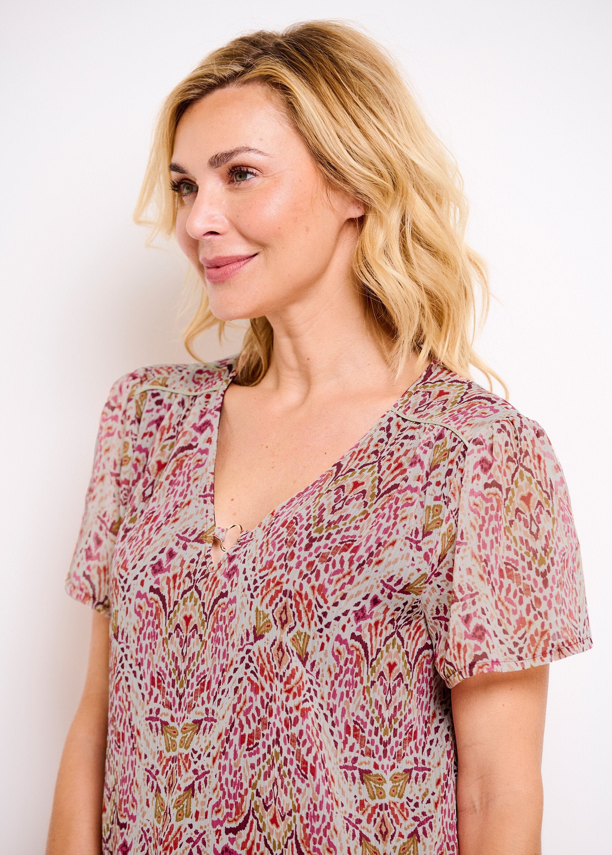 Túnica_de_velo_largo_con_estampado_étnico_y_cuello_en_V_Rosa_y_blanco_DE1_slim