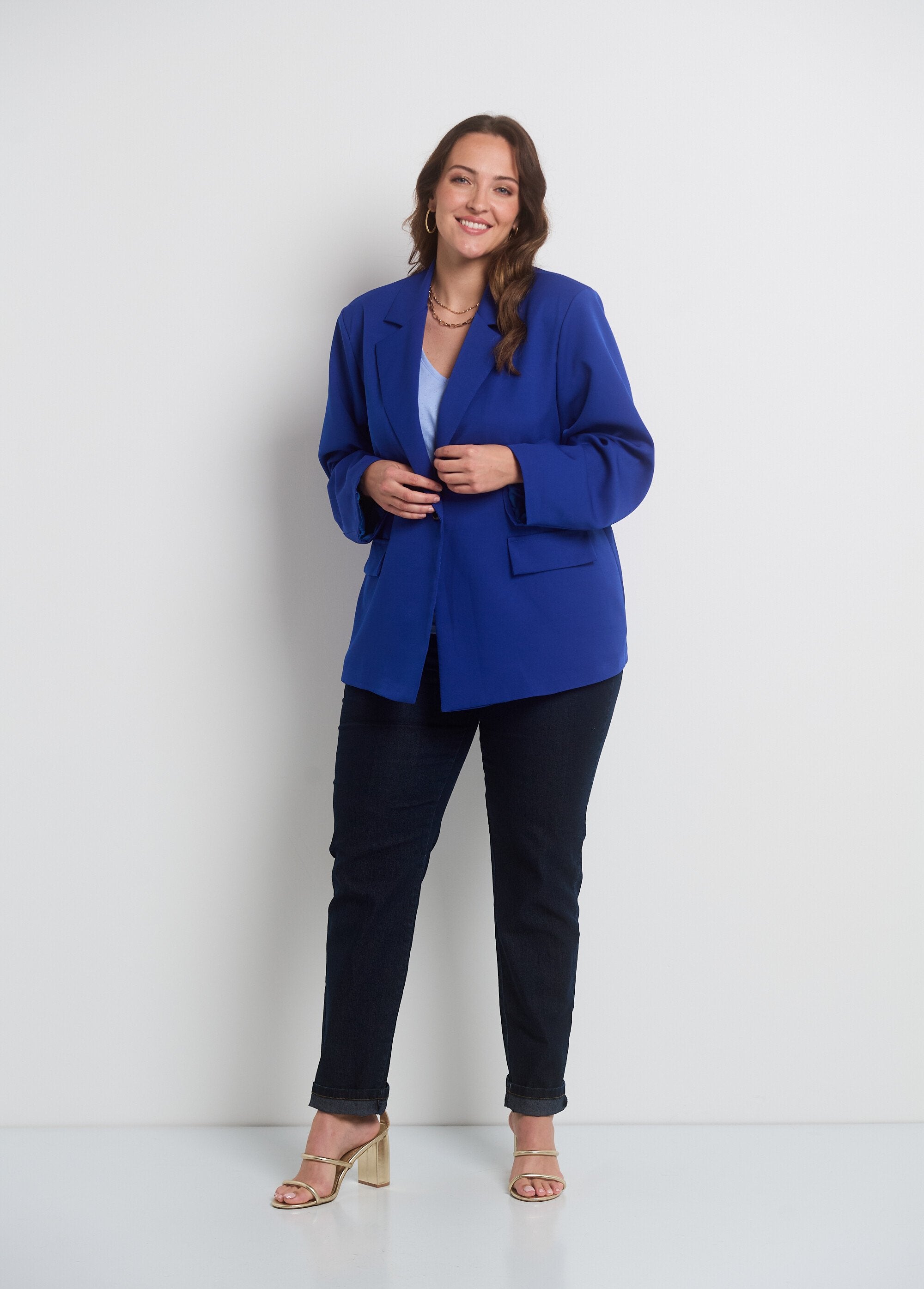 Chaqueta_blazer_fluida_con_cuello_sastre_azul_duro_SF1_curvy