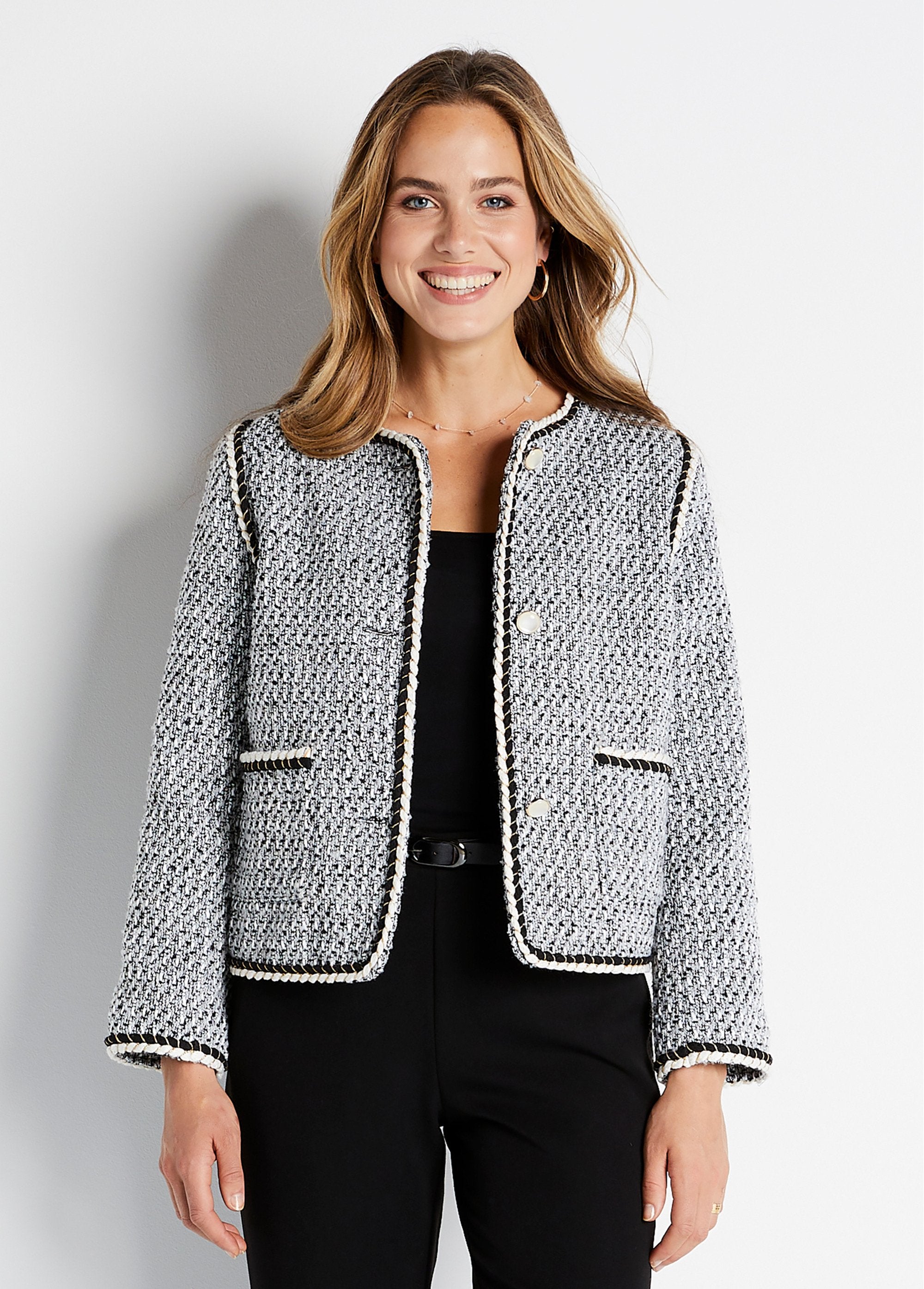 Chaqueta_corta_sin_cuello_en_tejido_efecto_tweed_En_blanco_y_negro_FA1_slim