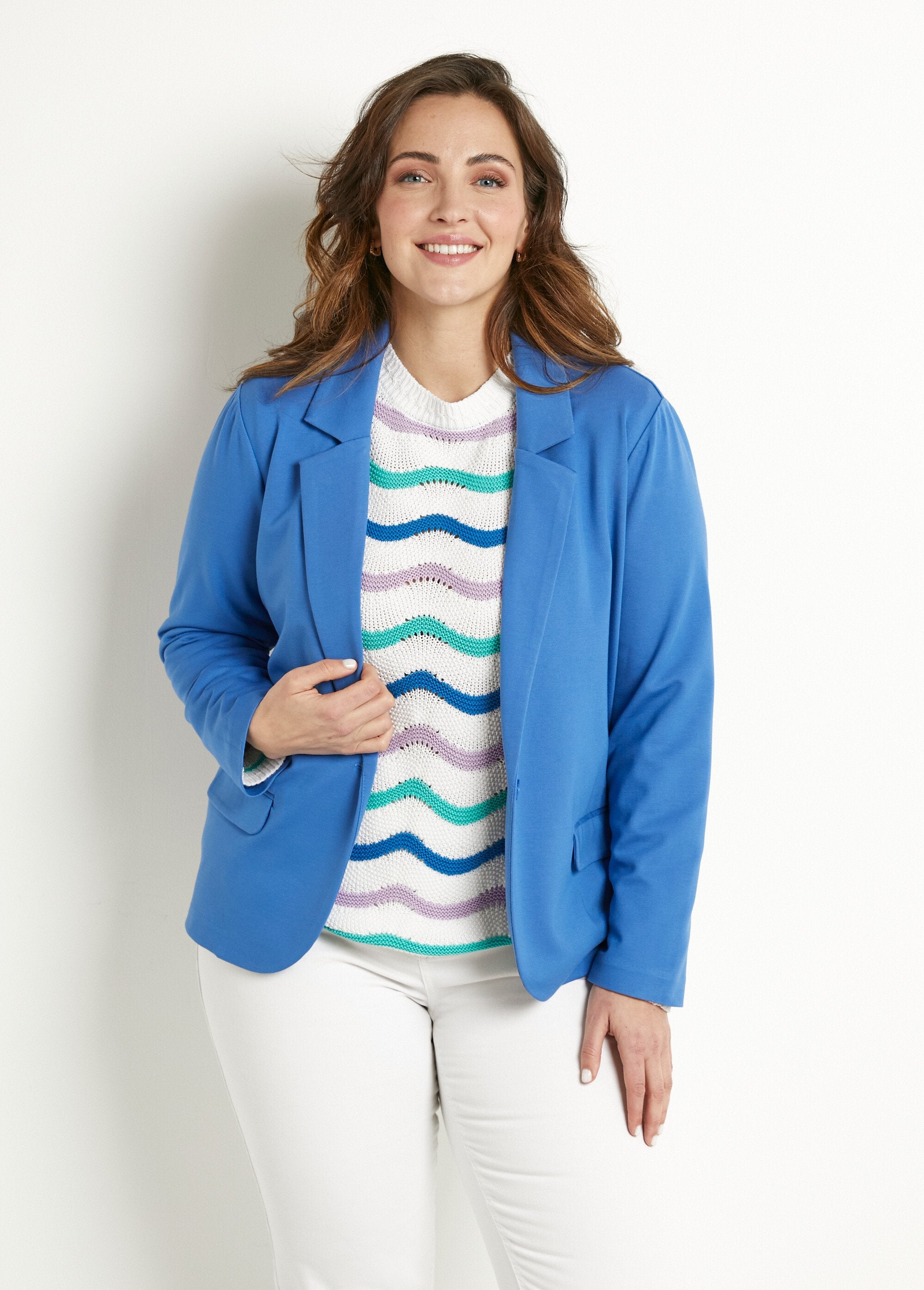 Chaqueta_recta_con_botones_en_punto_Milano_liso_Mikonos_azul_FA1_curvy