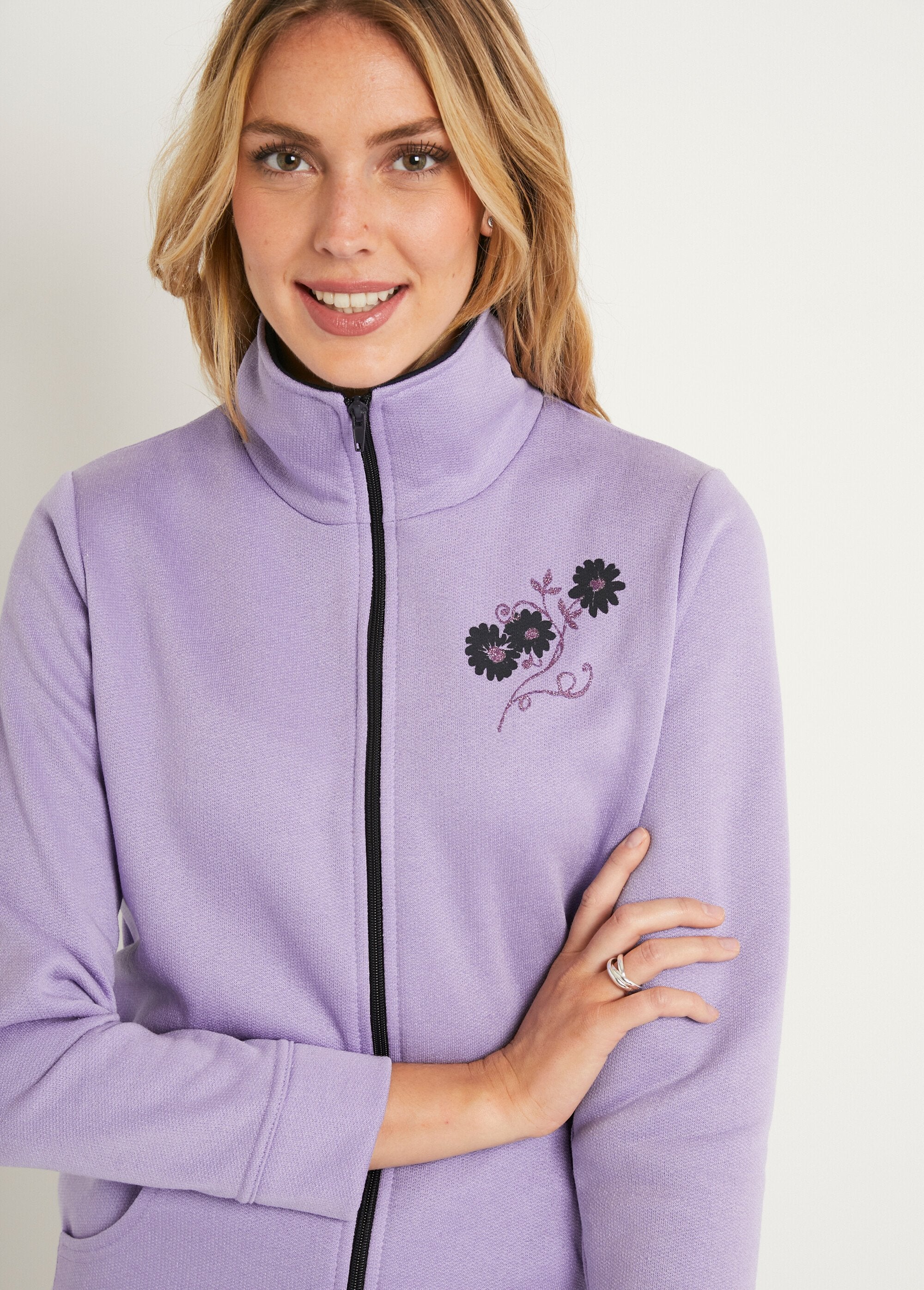 Chaqueta_polar_bordada_con_cremallera_Lilas_et_marine_DE1_slim