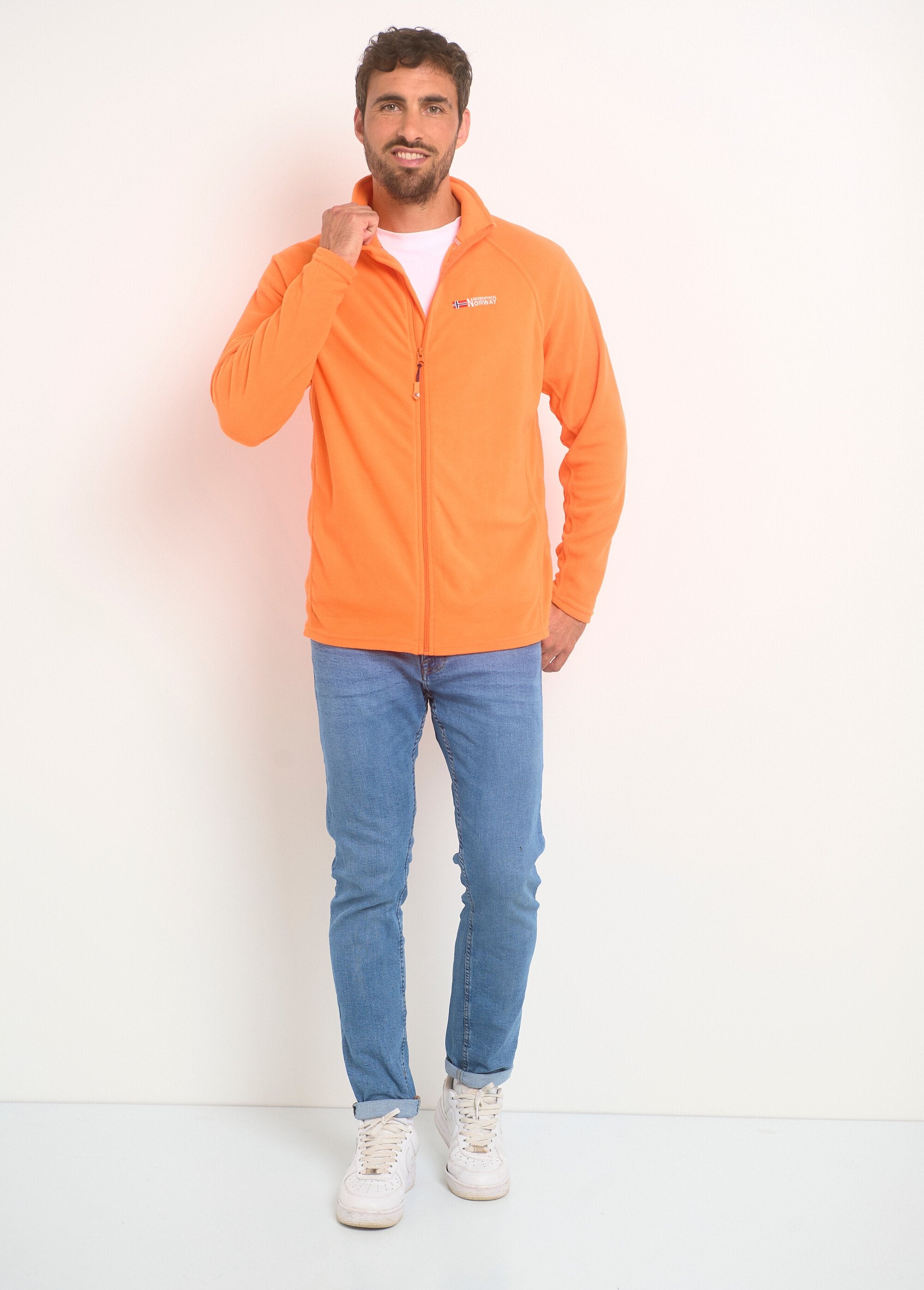 Cálida_chaqueta_polar_con_cuello_alto_naranja_SF1_slim