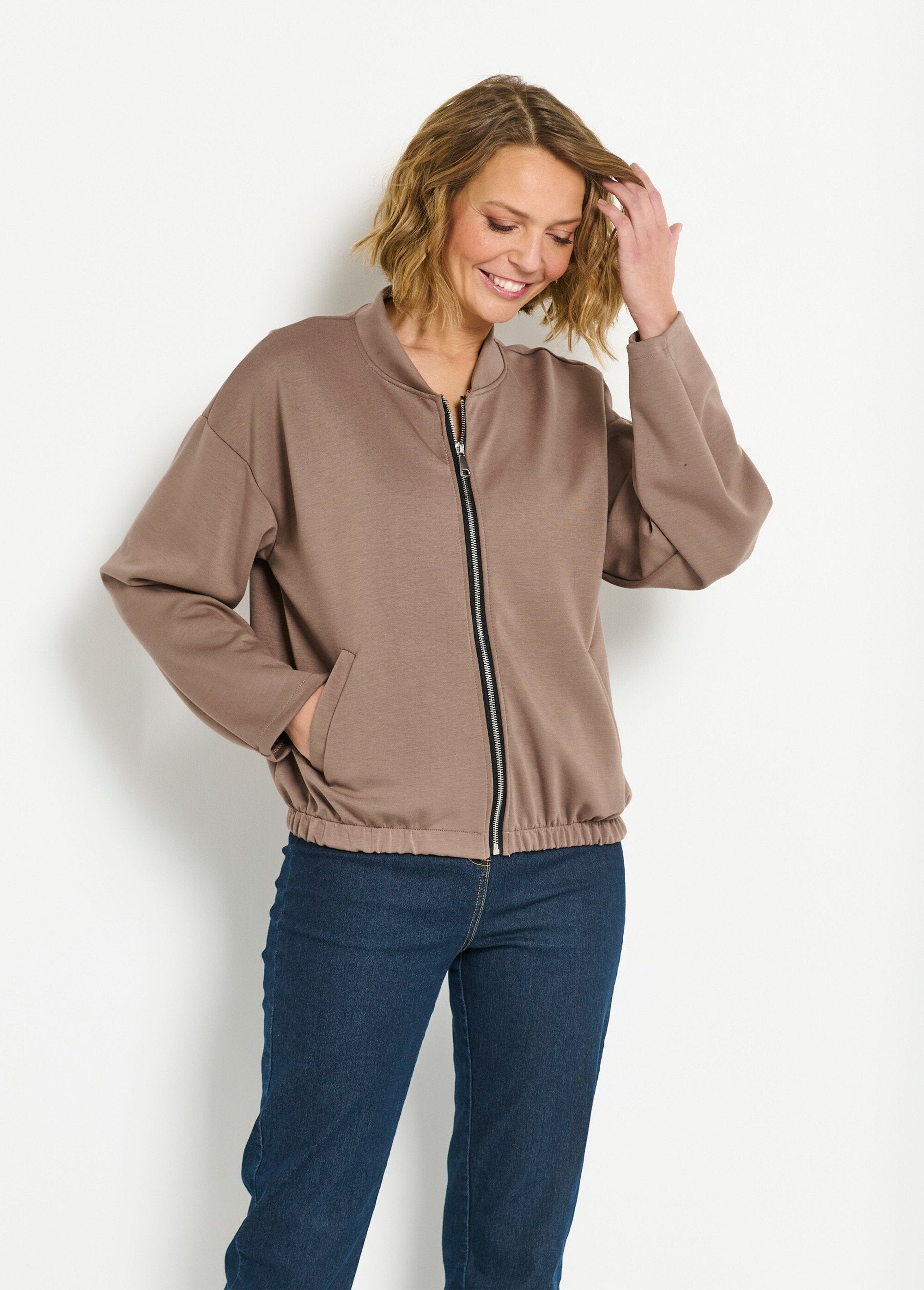 Chaqueta_estilo_osito_con_cremallera_para_mayor_comodidad_Lunar_FA1_slim